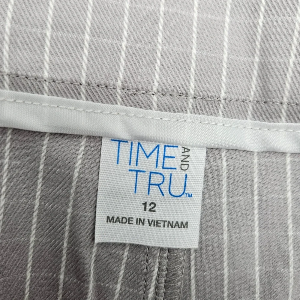 Time‎ and Tru Women's Grey Check Capri Pants Size 12 - Picture 4 of 7